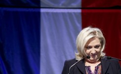 'Kordon sanitarny' wokół Marine Le Pen. Front Narodowy pokonany wyborczymi sztuczkami