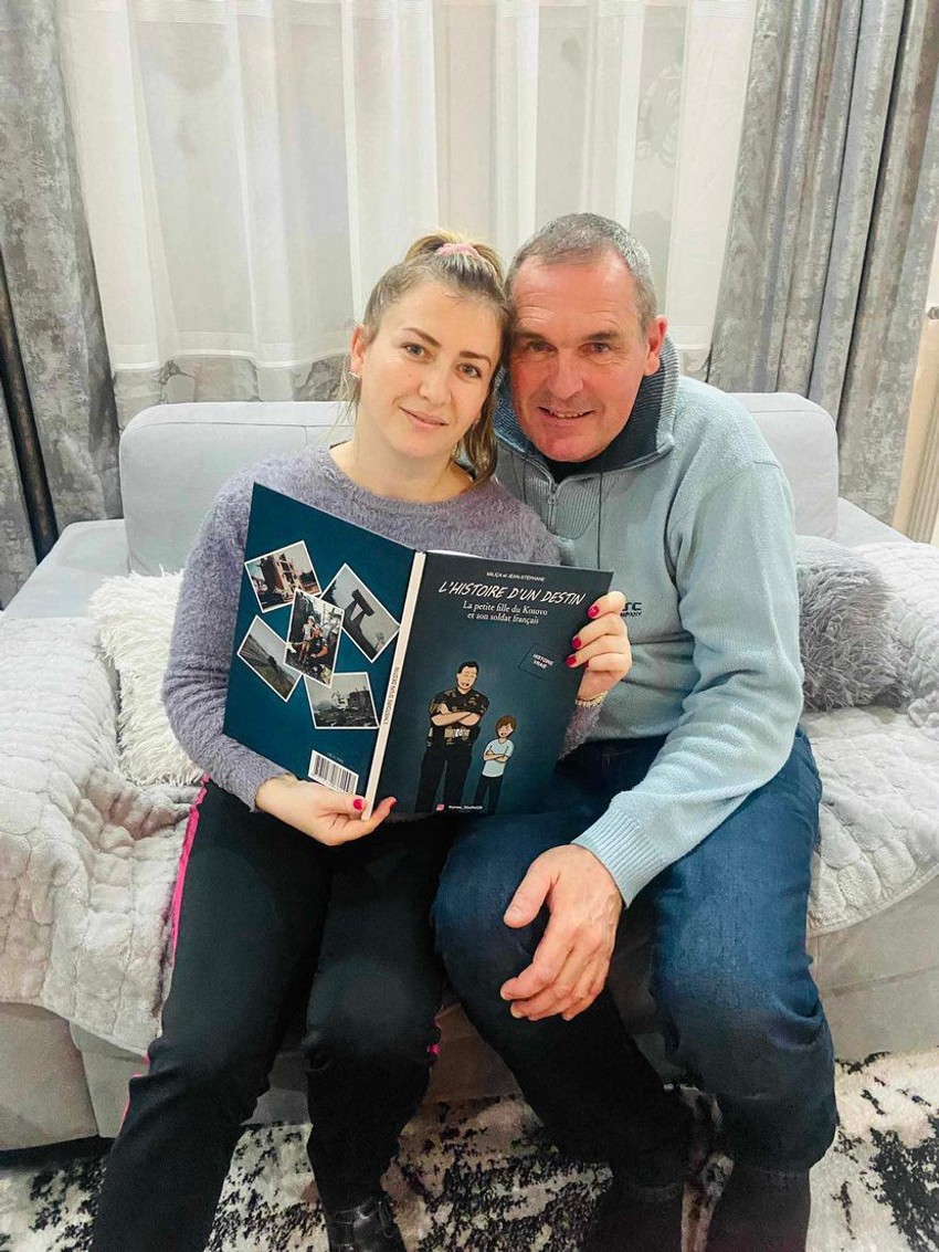 Milica i Žan-Stefan sa njihovim stripom 2024. godine