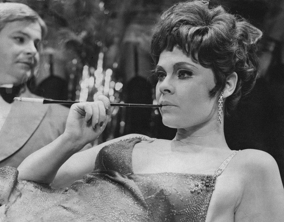 Judi Dench jako Sally Bowles w "Kabarecie" (1968)