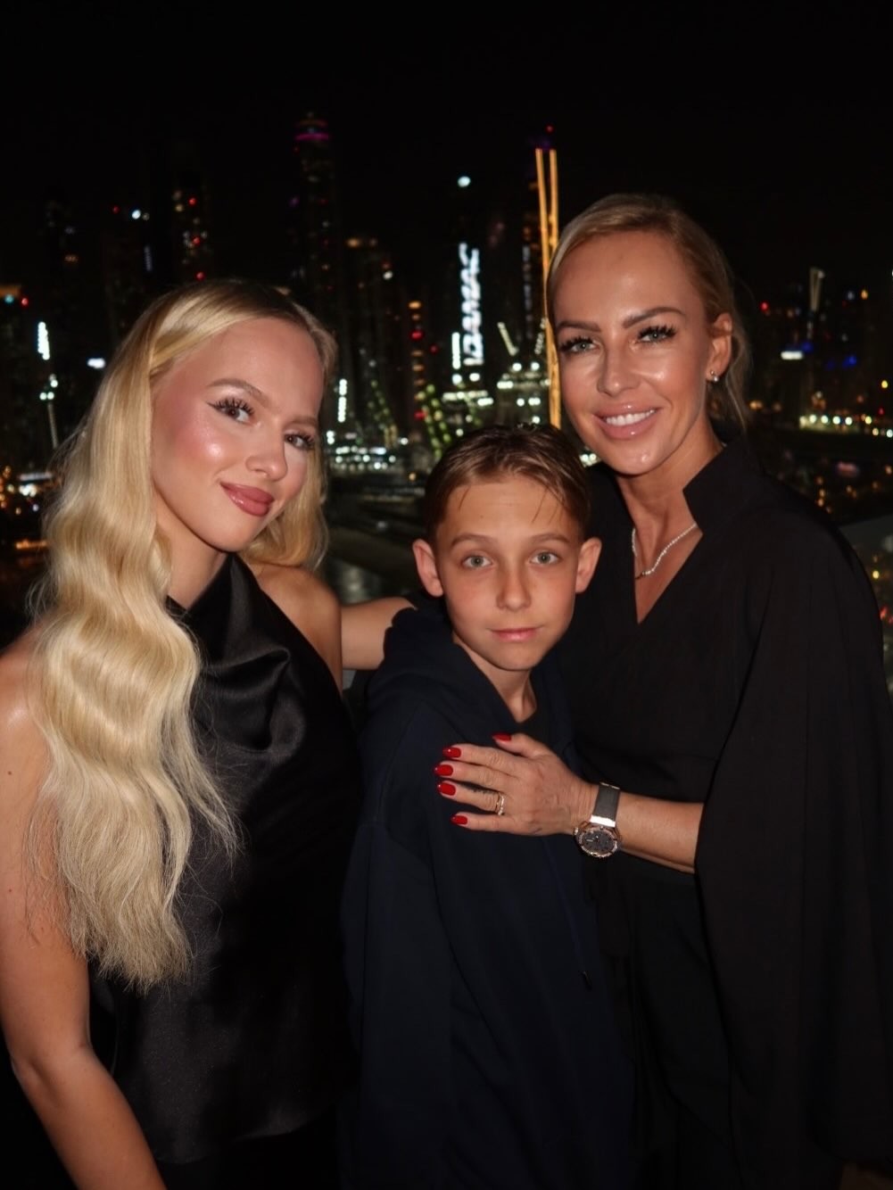 Zuzana Belohorcová (vpravo), jej dcéra Salma a Syn Nevio v Dubaji. 