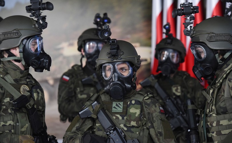 ANTONI MACIEREWICZ W ZIELONCE. POKAZ AKCJI KOMANDOSÓW I PREZENTACJA ŻOŁNIERZY OBRONY TERYTORIALNEJ