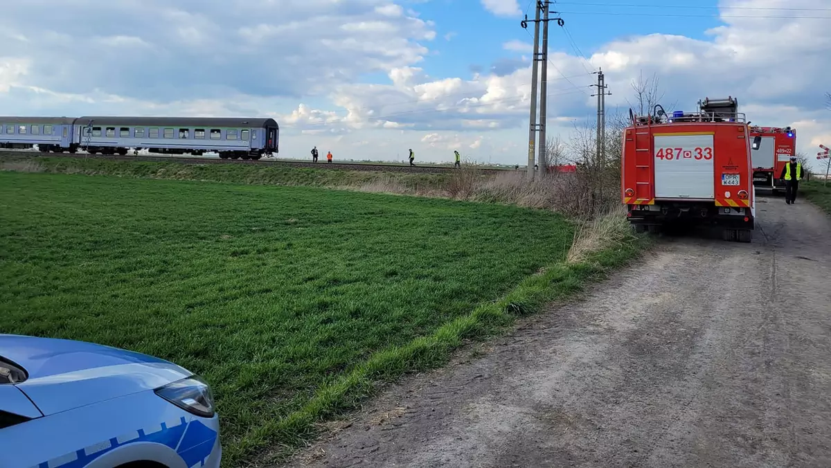 Wypadek na przejeździe kolejowym pomiędzy Nowymi i Starymi Kotkowicami