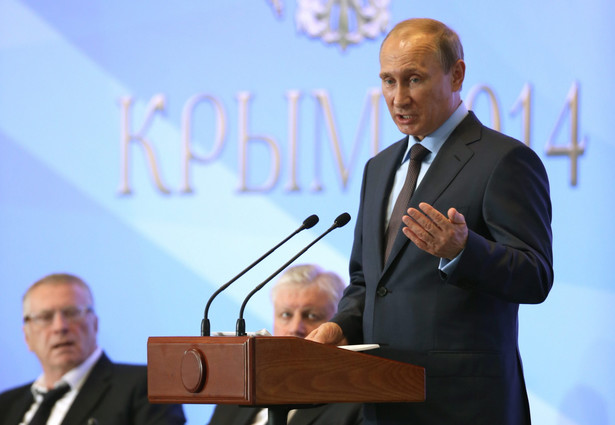 Władimir Putin przemawia na Krymie. Fot. EPA/SERGEI CHIRIKOV/PAP