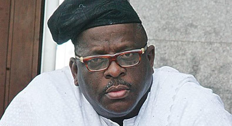 Buruji Kashamu faction quits PDP, joins APC in Ogun. (Punch)