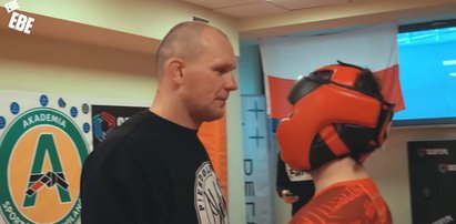 Znany zawodnik MMA zmierzył się z hejterem w sparingu. To była sroga lekcja [WIDEO]