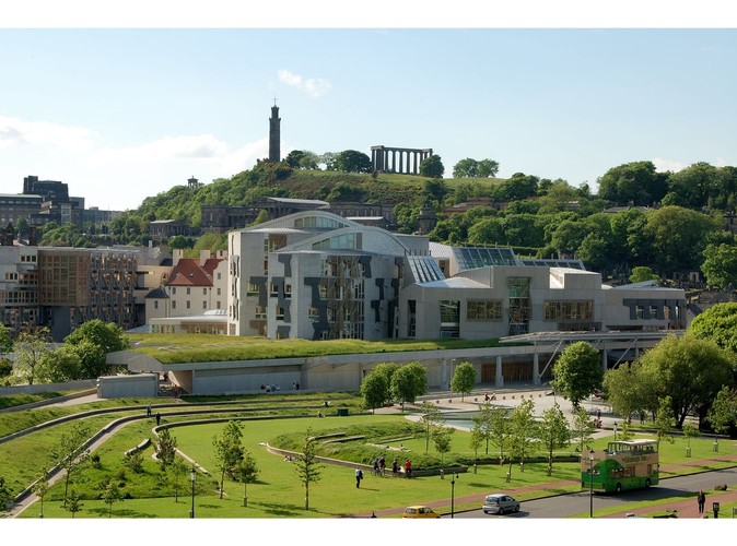 Szkocki parlament w Edynburgu, nazywany Holyrood, znalazł się na liście najbrzydszych budowli Wielkiej Brytanii w ogólnokrajowym plebiscycie