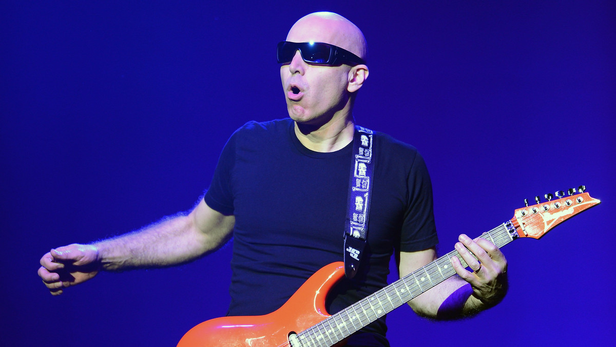 Joe Satriani, w ramach promocji albumu "Shockwave Supernova", przygotował zaproszenie z okazji swojego występu na warszawskim Torwarze 18 października. W roli suportu wystąpi Dan Patlansky.