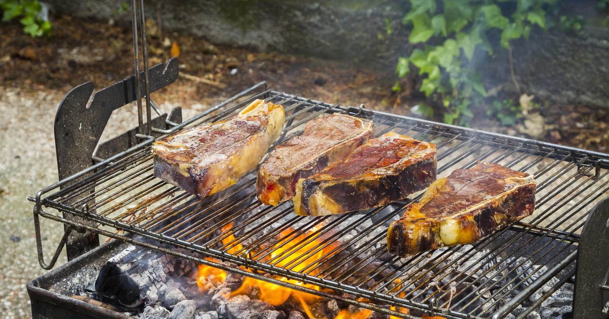 Amerykański dzień steka. Przepis na idealne grillowanie z USA