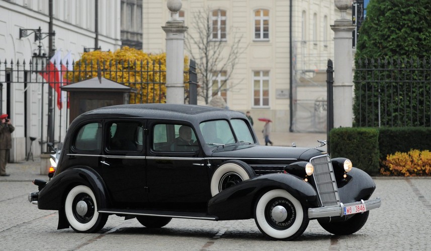 Cadillac Fleetwood Seven Passenger Limousine model 355D