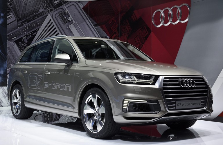 Tokyo Motor Show 2015 - Audi Q7 e-Tron Quattro. EPA/FRANCK ROBICHON