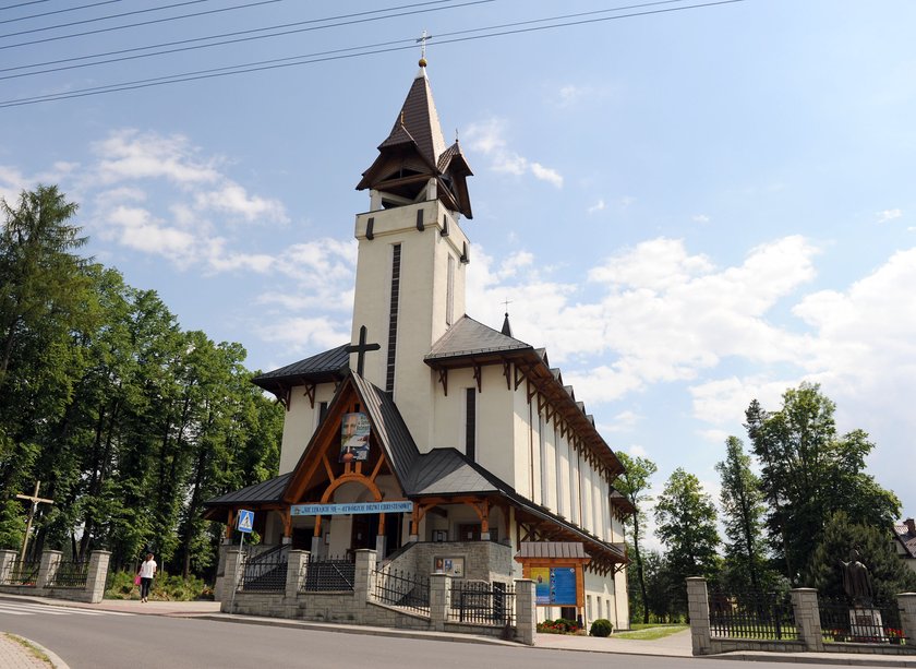 Podejrzany ksiądz wychodzi na wolność