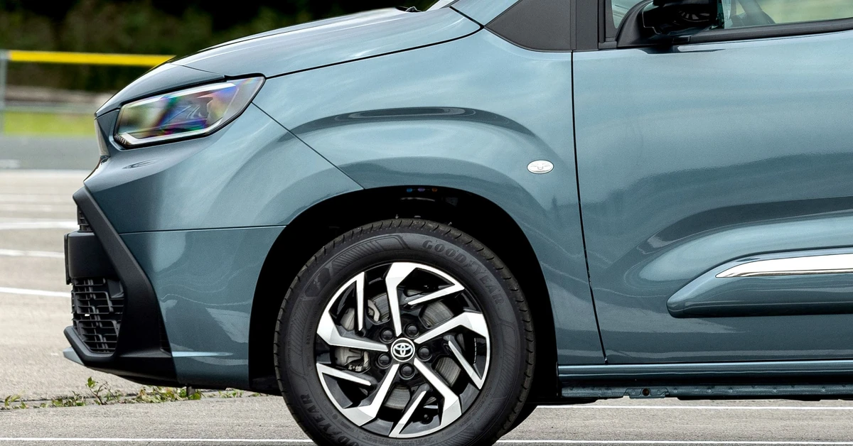 Ma 136 KM i kosztuje 73 800 zł. Oto nowa Toyota z gwarancją na 1 mln km