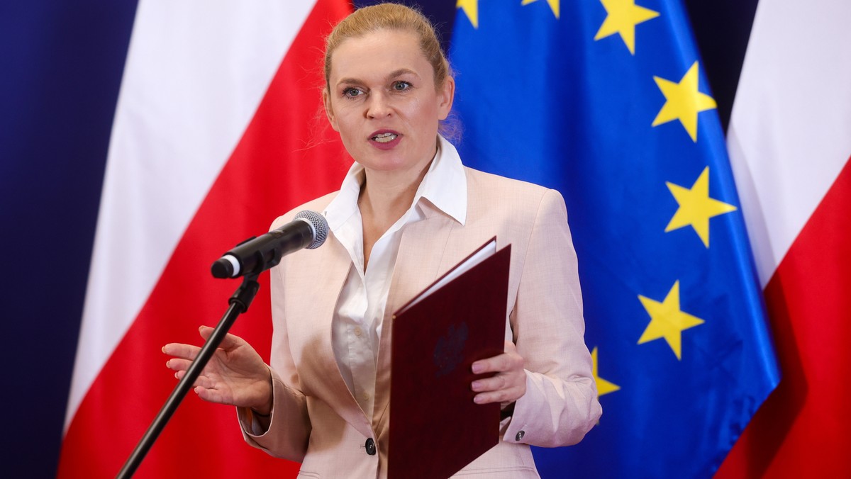 Barbara Nowacka zmienia zdanie ws. nowego przedmiotu; edukacja zdrowotna nieobowiązkowa w roku szkolnym 2025 [Źródło: Onet]