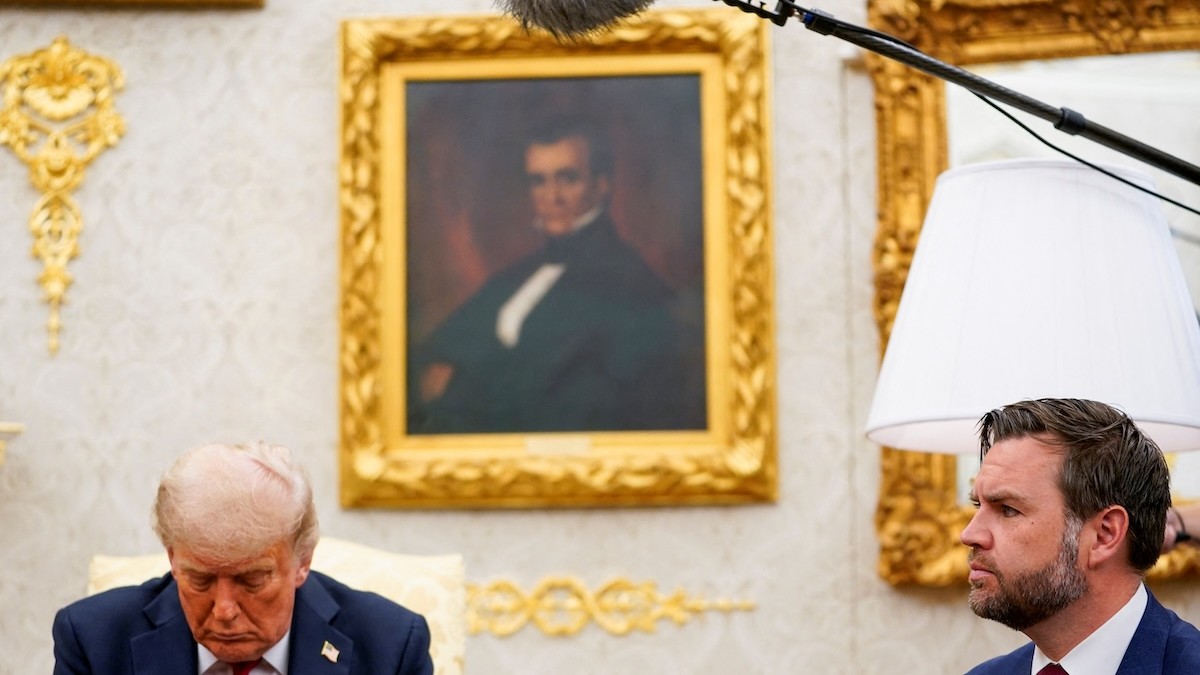 Donald Trump a J. D. Vance počas stretnutia s Markom Ruttem.