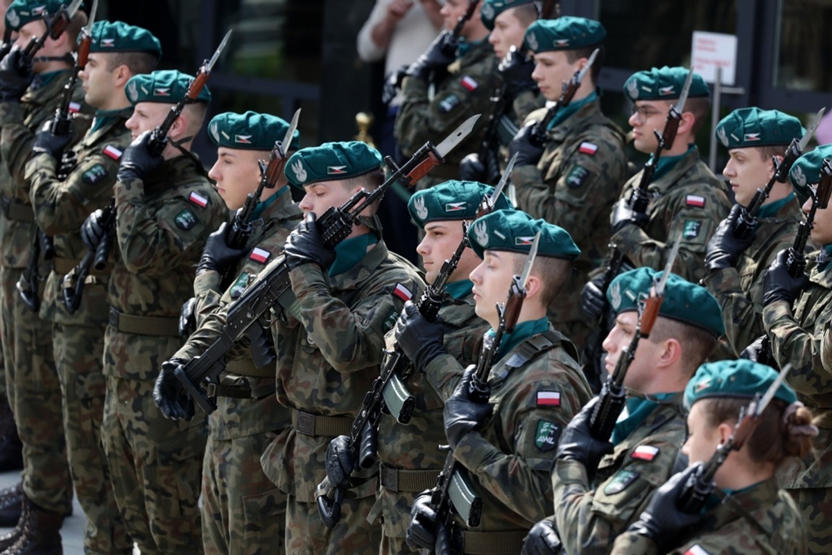 Tak się zarabia w Wojsku Polskim. Pensje lepsze, niż w cywilu [STAWKI]