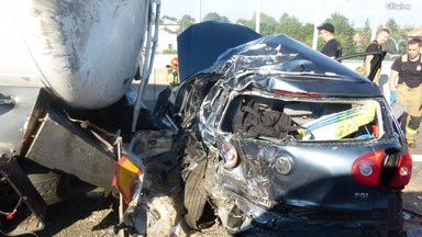 Tragedia na A4 w Gliwicach. Dwa tiry zmiażdżyły samochód, zginął kierowca