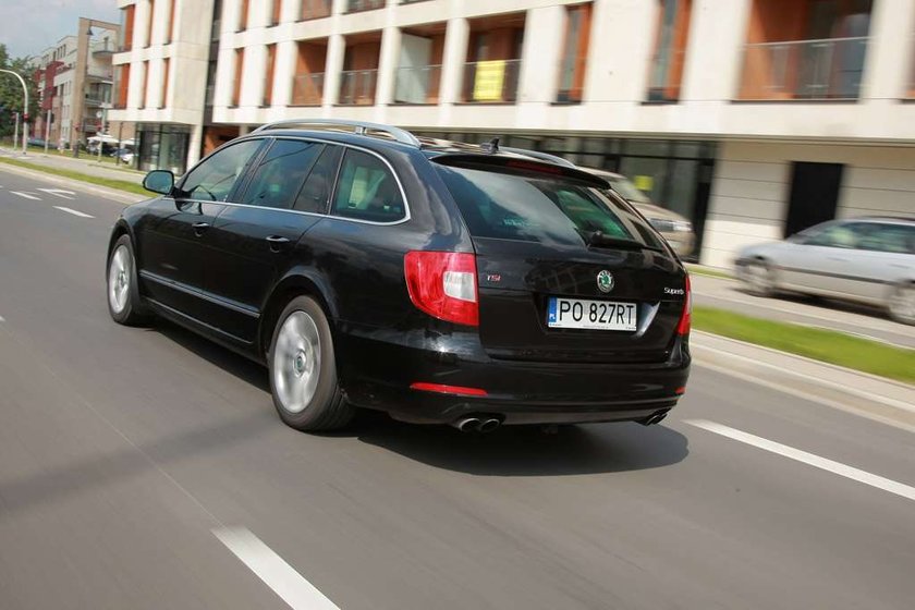 Skoda Superb kontra BMW serii 5 i Mercedes klasy E