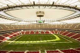 Radny PO pieniądze dostał. Inni budowniczowie Stadionu Narodowego nadal czekają