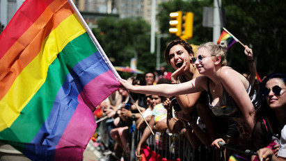 Nem találja ki, mit csinált a Budapest Pride után talált zászlóval a szippantós kocsi sofőrje – fotó