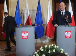 Rostowski niebezpieczne igra złotym. Wypłoszy inwestorów?