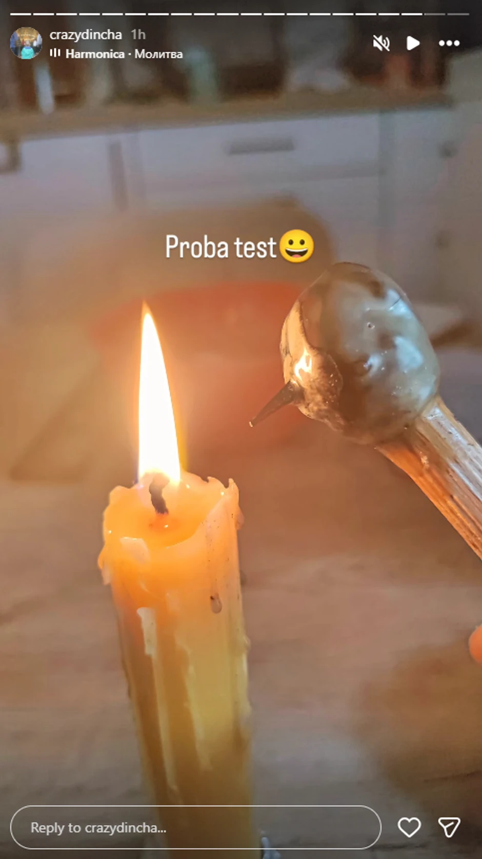 Dinča farba jaja voskom