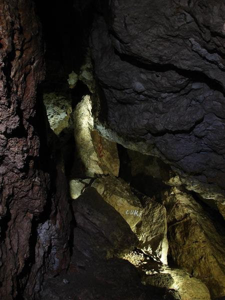 Jaskinia Magazyn niedaleko Kielników