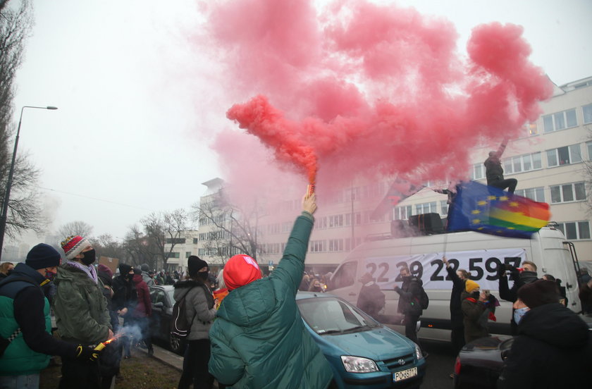 Protesty pod domem prezesa PiS. Kaczyński zrobił to