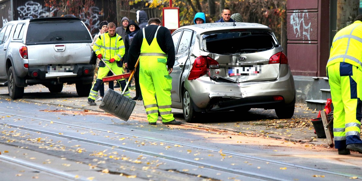 Wypadek tramwaju MPK i pięciu aut w Łodzi 