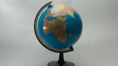 Szybki quiz z geografii. Dopasuj miasta do państw. Jak trafisz 8/10, to należą Ci się brawa