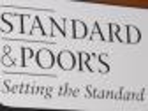 Agencja Standard & Poor’s obcięła rating Irlandii o jeden stopień do najniższego od 1995 r. poziomu AA-. Decyzja S&P jest podyktowana obawami o stan finansów publicznych tego kraju, który pogarsza się na skutek fatalnej kondycji irlandzkich banków wymagających państwowej pomocy.