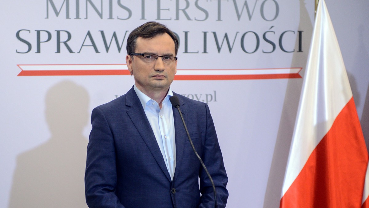 Deklaruję pełne poparcie dla komisji śledczej w sprawie wyłudzeń VAT - oświadczył minister sprawiedliwości, prokurator generalny Zbigniew Ziobro.