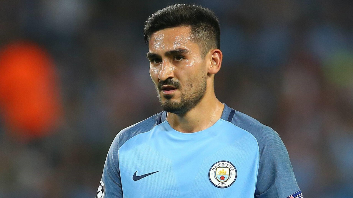 David Silva najprawdopodobniej nie wystąpi w najbliższym spotkaniu Manchesteru City przeciwko Bournemouth w Premier League, a jego miejsce zajmie Ilkay Guendogan. Dla niemieckiego pomocnika byłby to debiut w angielskiej lidze. W środę rozgrywający wystąpił w spotkaniu Ligi Mistrzów, które The Citizens wygrali 4:0 z Borussią Moenchengladbach.