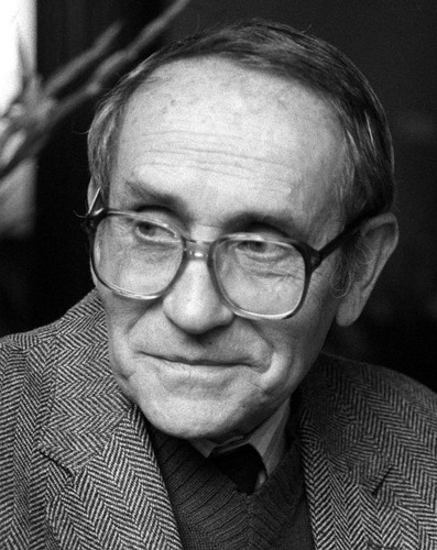 Na zdjęciu archiwalnym z 1988 r. pisarz i reżyser Tadeusz Konwicki