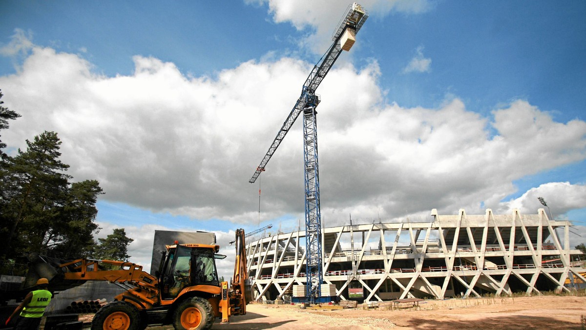 Gmina Białystok powołała spółkę z o.o. Stadion Miejski, która będzie odpowiedzialna za dokończenie budowy tego obiektu. 100 proc. udziałów w spółce ma samorząd - poinformowała Urszula Mirończuk, rzecznik prasowy prezydenta miasta.