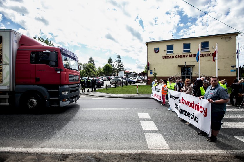 Blokada DK 78 w Mierzęcicach