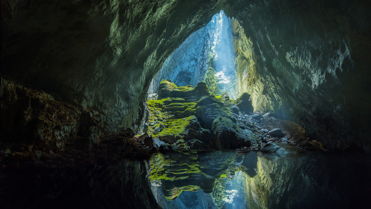 Hang Son Doong - największa jaskinia świata w Wietnamie