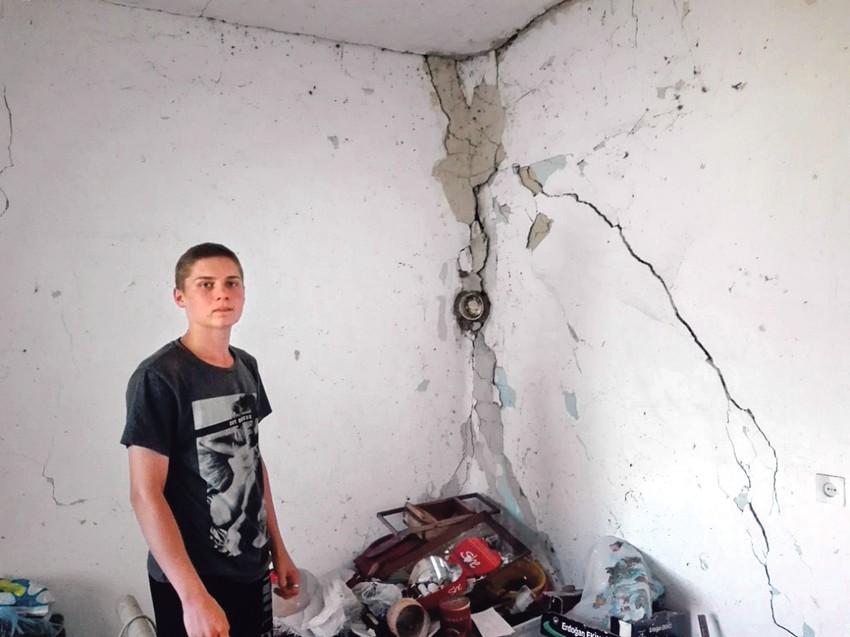 Maksim je vredan kao pčelica, posle časova je sam rasturio 20 kubika peska