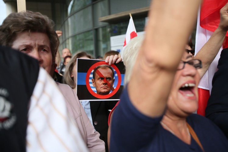 Ręce precz od Polski