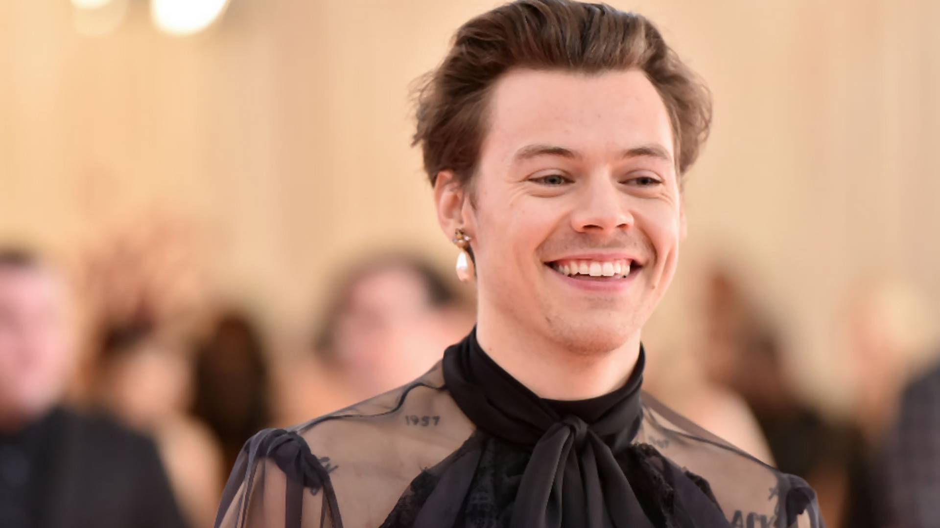 Harry Styles is beszáll a szépségiparba: saját márkás körömlakkokat és kozmetikumokat árul majd 