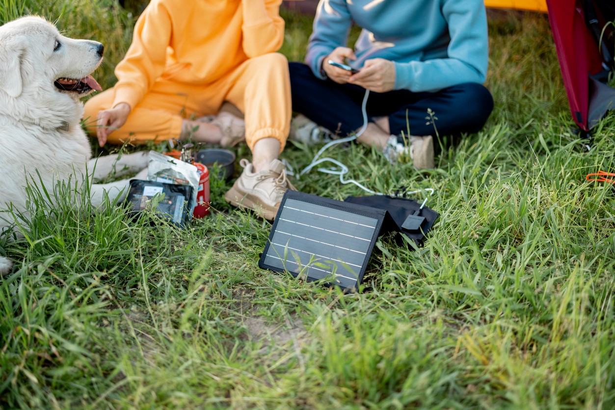 Prenosný zvuk a solárne nabíjanie.
