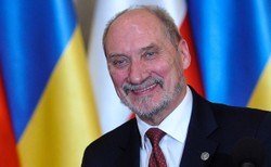 Siemoniak: Czego się Macierewicz nie dotknie, to zepsuje. Mazurek: To najlepszy minister, jakiego mogła mieć armia