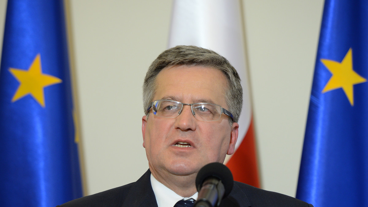 Największym zaufaniem wciąż cieszy się prezydent Bronisław Komorowski, któremu w maju ufa 66 proc. badanych - wynika z sondażu CBOS. W pierwszej trójce rankingu znaleźli się też: były prezydent Aleksander Kwaśniewski (47 proc.) oraz Ryszard Kalisz (45 proc.).