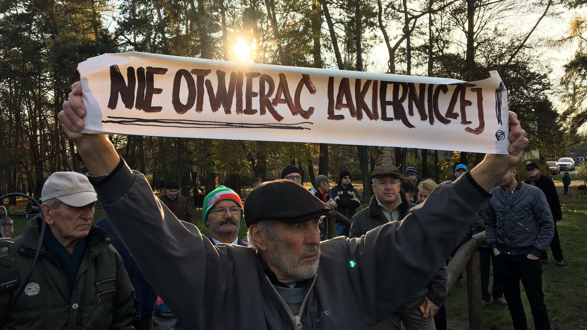 Część mieszkańców wrocławskiego Grabiszynka cały czas zabiega, by otwarte dla ruchu z obu stron zostały ulice Lakiernicza i Stolarska. Dziś nie można nimi dojechać do Racławickiej. Przejazd blokują ustawione tam słupki. W magistracie podkreślają, że bez zgody mieszkańców i rady osiedla organizacja ruchu na Grabiszynku się nie zmieni.