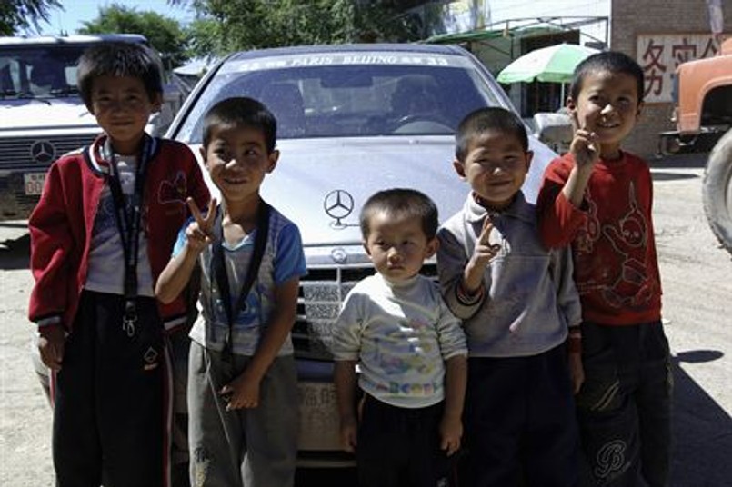 Mercedesy dojechały do Pekinu