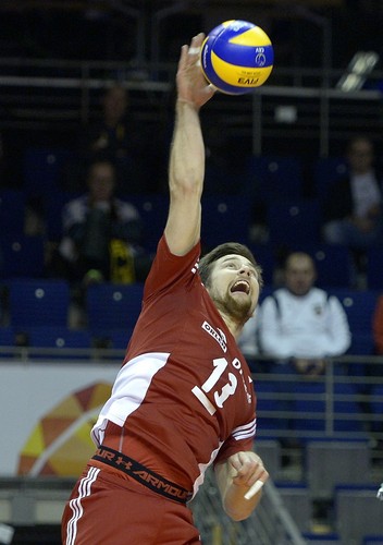 Serbowie pokonani. Kurek bohaterem. Polscy siatkarze biżej awansu