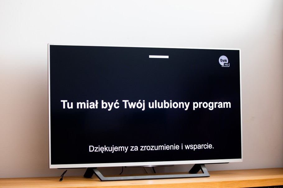 W ramach protestów w obronie mediów w Polsce w dniu 10 lutego 2021 r. niektóre stacje telewizyjne wstrzymały nadawanie