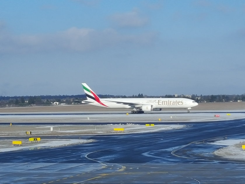 Boeing 777 wylądował na Ławicy