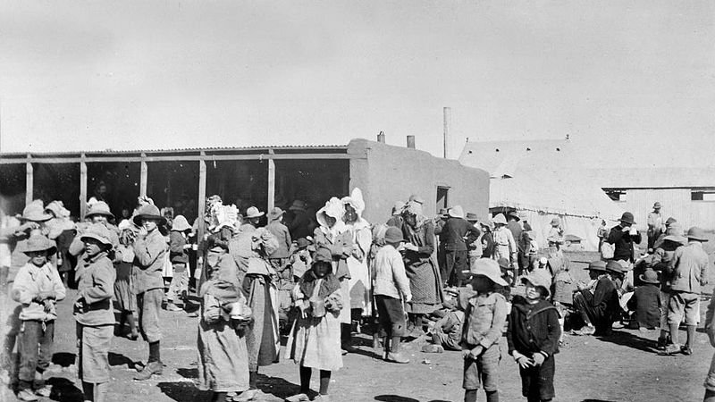 Dzieci i kobiety burskie w obozie koncentracyjnym