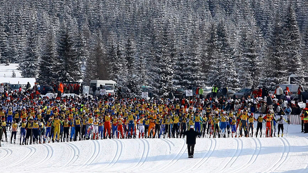 Od wtorku 20 grudnia można już kupować bilety na zawody Pucharu Świata FIS w narciarstwie biegowym Szklarska Poręba 2012. Na stadionie narciarskim rywalizację będzie mogło obserwować 4,5 tysiąca kibiców. Oprócz biletów uprawniających do wejścia na stadion, dostępne będą również bezpłatne wejściówki dla chcących kibicować zawodnikom na trasie biegu.