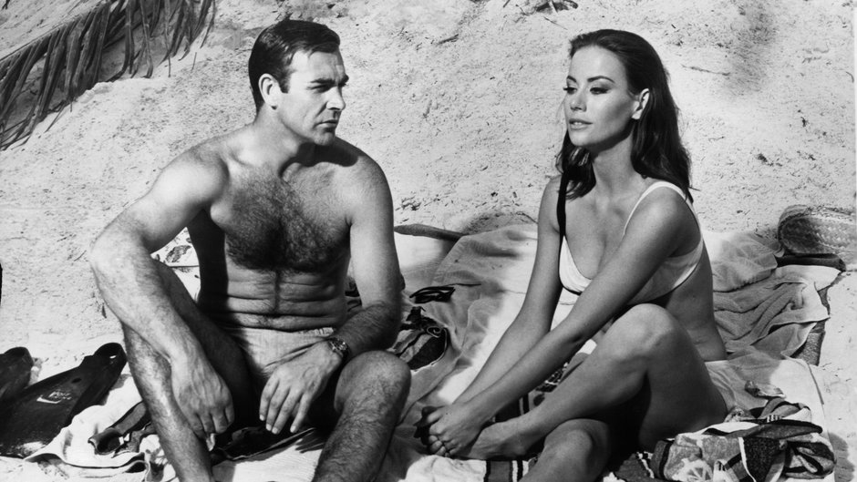 Sean Connery i Claudine Auger na planie "Operacji Piorun" z 1965 r.